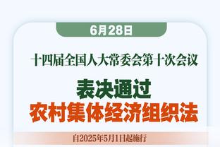 ?C罗在家和儿子踢球，小儿子身穿姆巴佩巴黎球衣